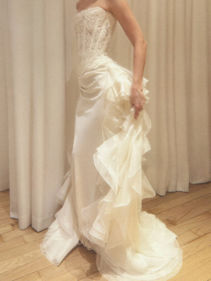 Elegant Strapless Prom Dress Sleeveless Lace with Train