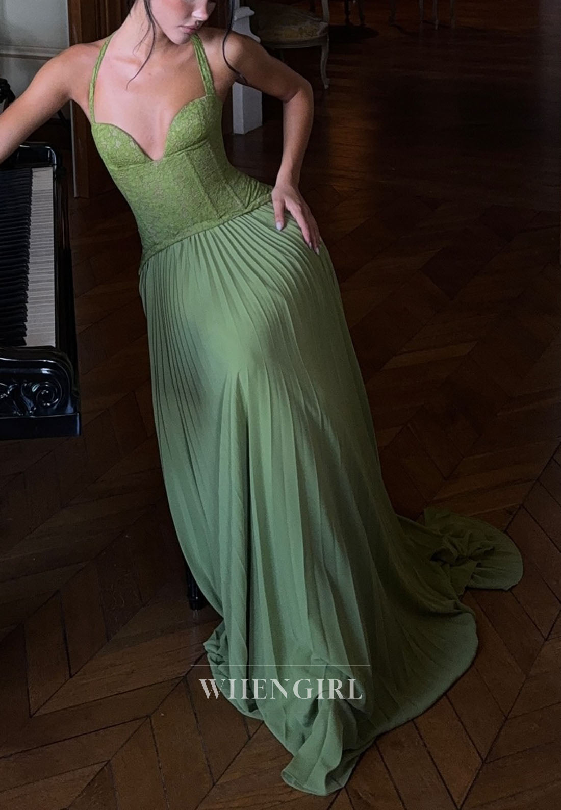 Green Halter Sleeveless Lace Up Column Evening Formal Dress