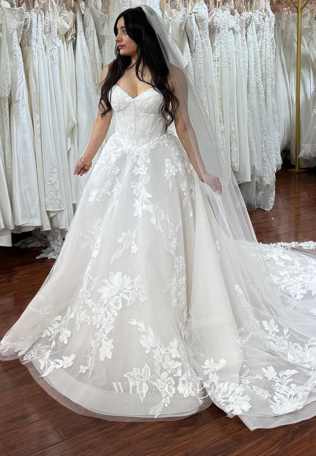 Sweetheart Lace Sleeveless Appliques A-Line Weding Dress