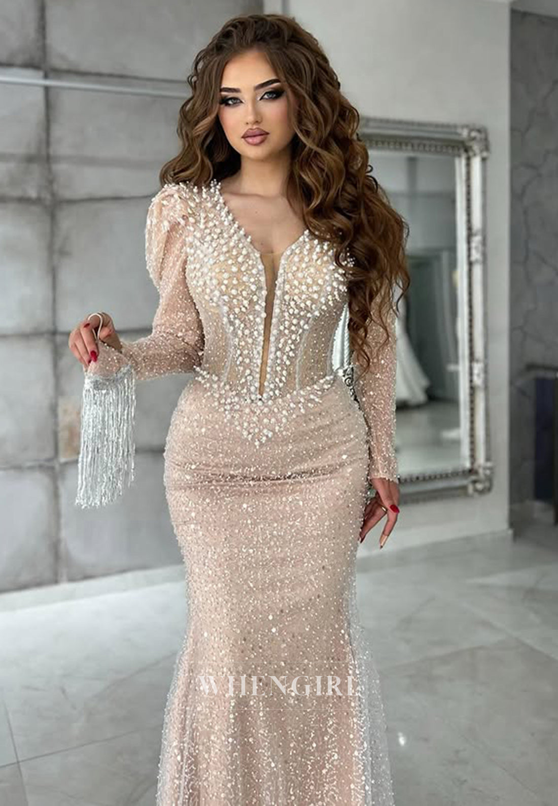 Striking Long Sleeves Mermaid Prom Dress V-Neck Lace Evening Gowns with Beaded
