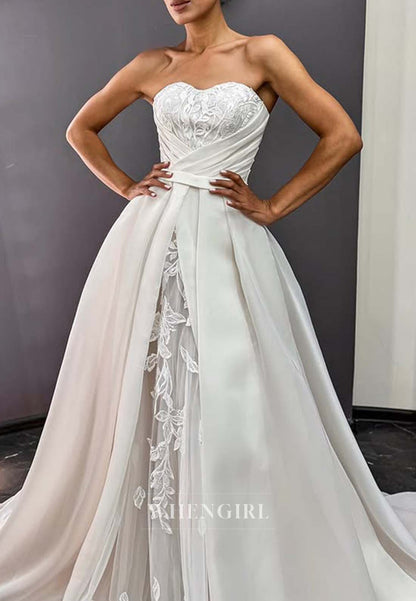 Sweetheart Sleeveless Pleated Appliqued A-Line Wedding Dress with Court Train