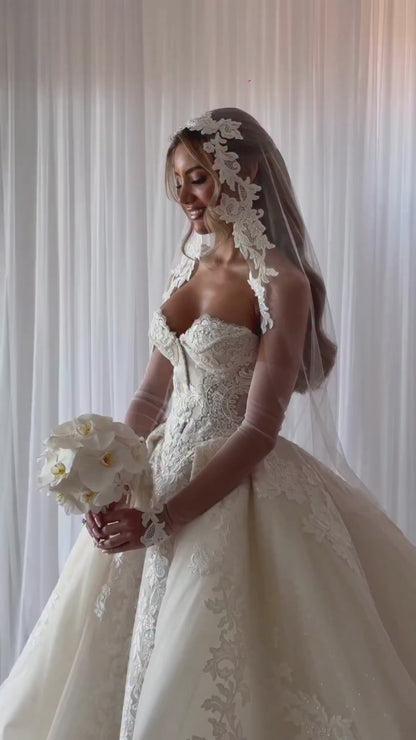 Luxury Sweetheart Appliqued Lace Ball Gown Chapel Train Wedding Dress