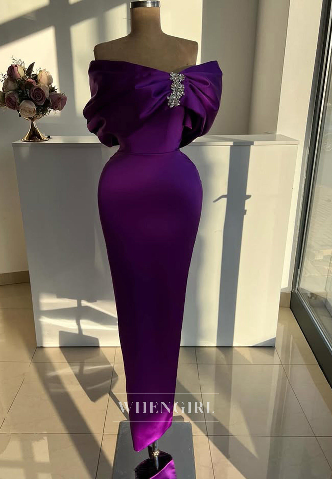 Elegant Strapless Sheath Formal Gowns Sleeveless Satin Long Prom Dress with Beads