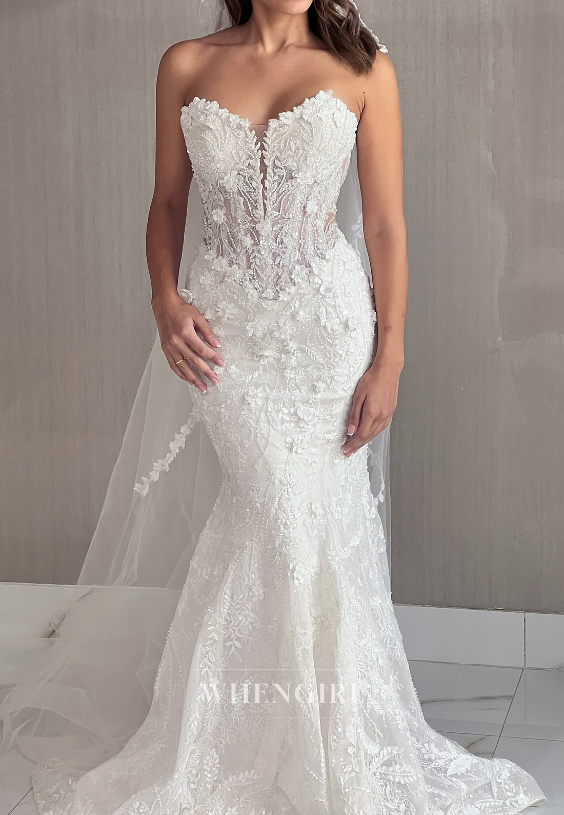 Sheath Sweetheart Sleeveless Appliqued Lace Wedding Dress with Detachable Train